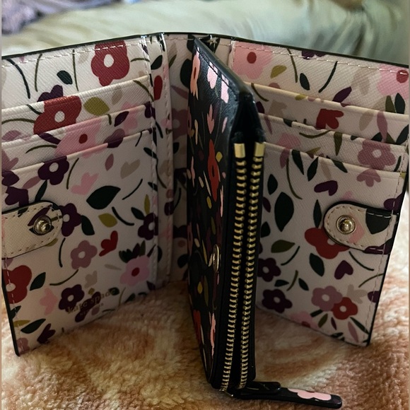 Kate Spade Wallet - Picture 9 of 14